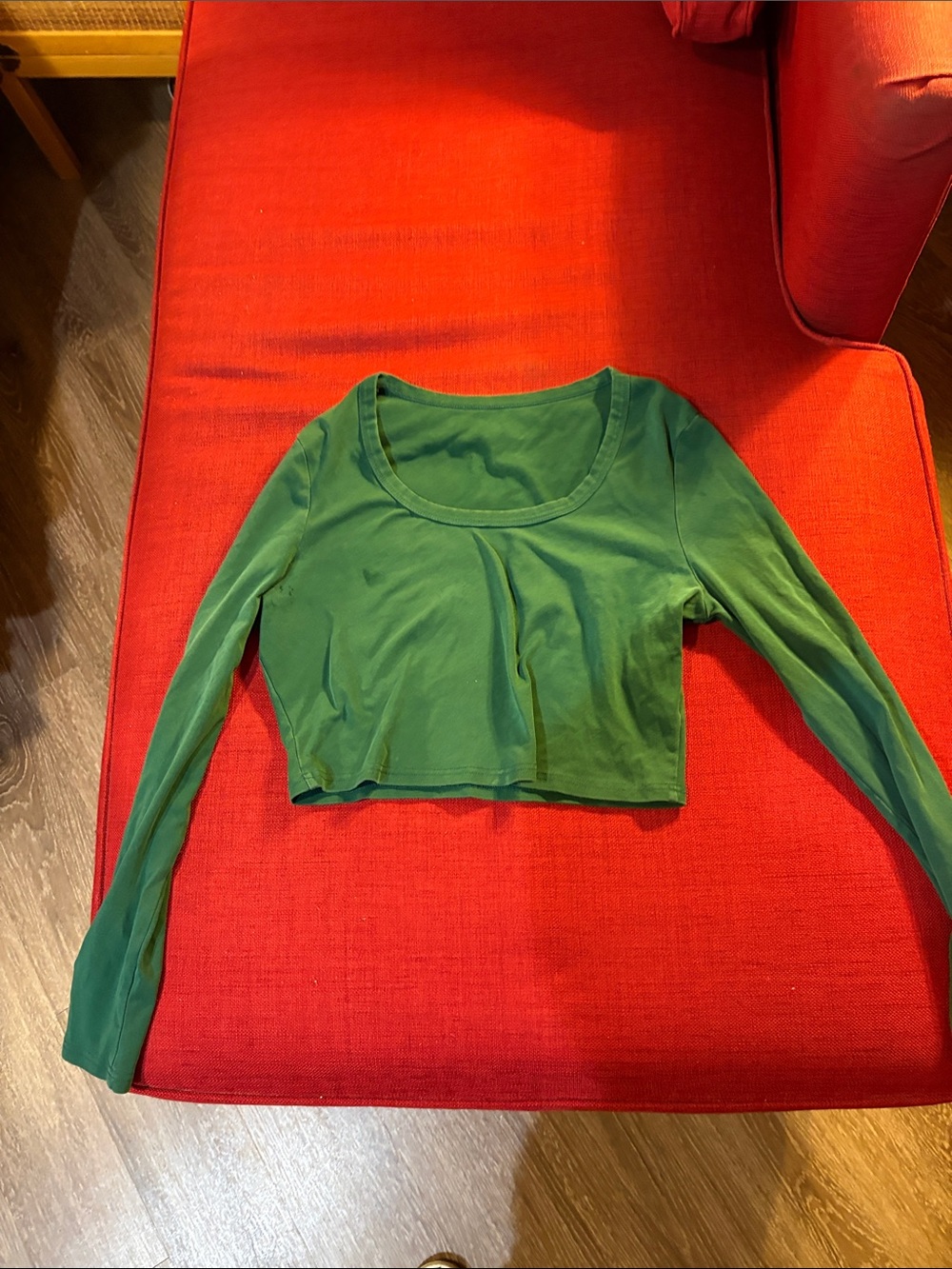Water spot will go away. Women's Hunter Green Long-Sleeve Round Neck Cropped Top